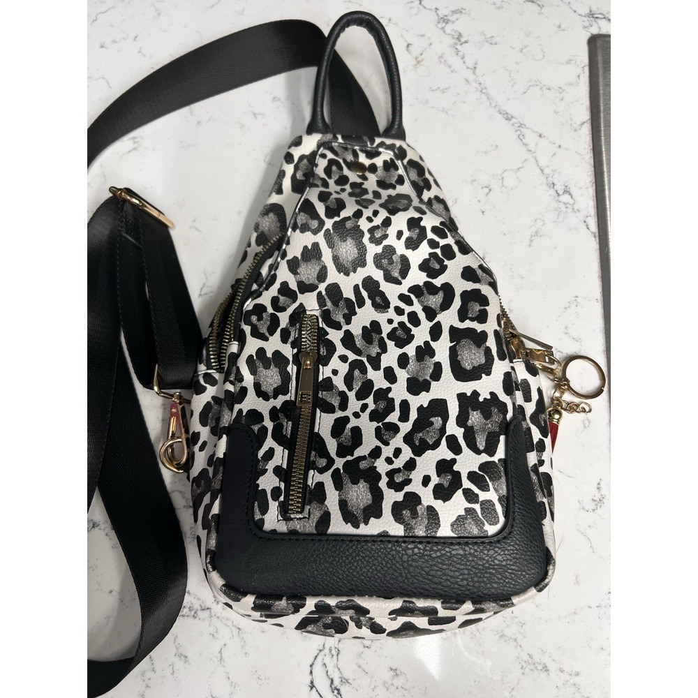 Snow Leopard Print handbag Crossbody Sling Purse Gold Tone Zip Closure